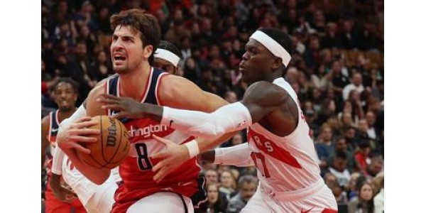 Dennis Schröder zeigt im ersten Spiel der Toronto Raptors eine starke Leistung